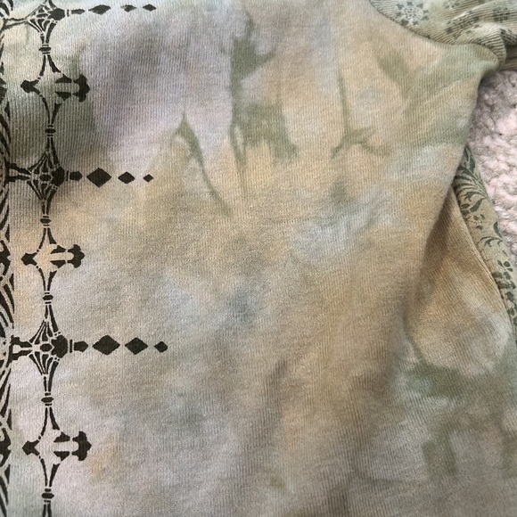 Bell Sleeve Tie Die Graphic Tee - Picture 9 of 9